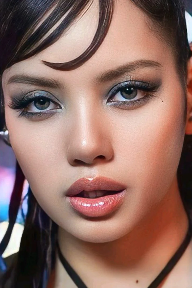 lisa smokey eye in rockstar