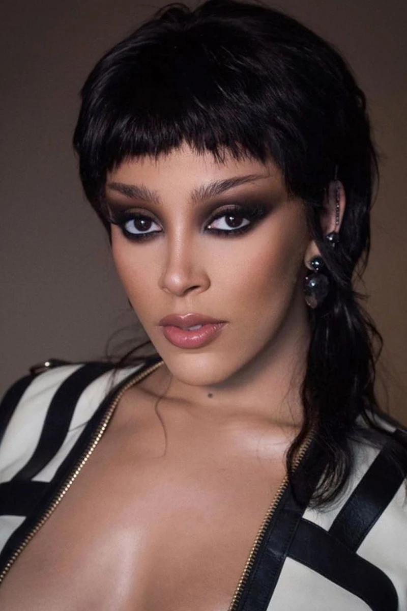 Doja Cat smokey eye look at GRAMMY Awards Show, 2021